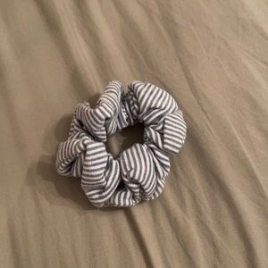 brandy melville striped scrunchie